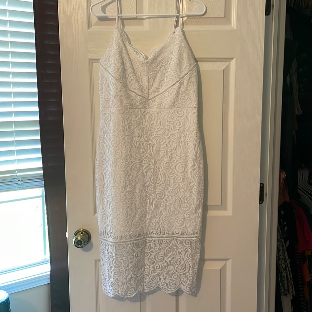 Express White Lace: Perfect for brides!